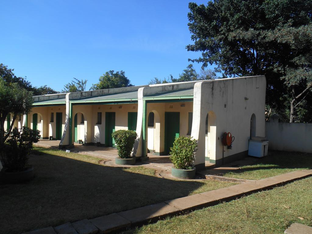 Victoria Falls Budget Hotel Exterior foto